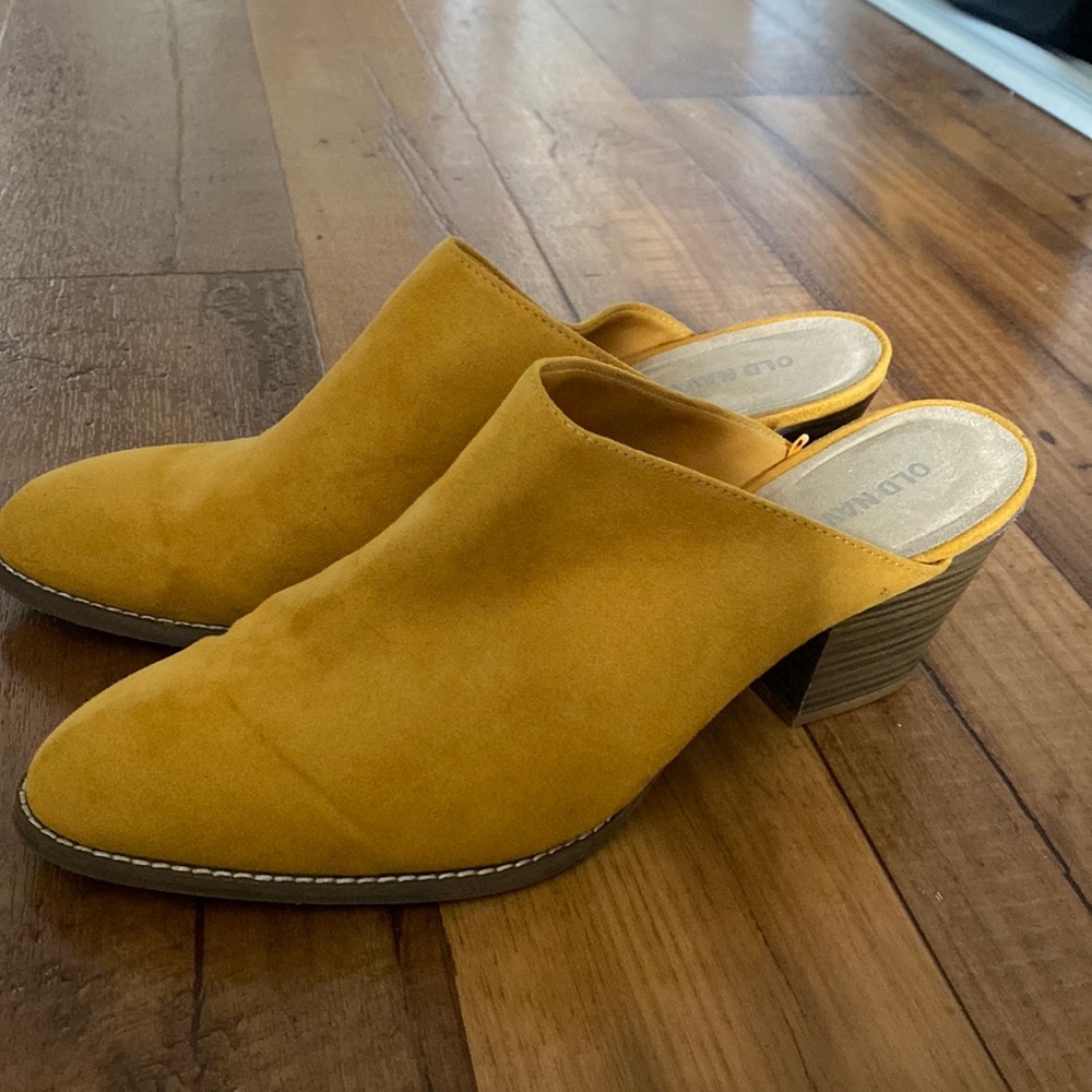 Mustard Yellow Old Navy Clog Heels Size 9